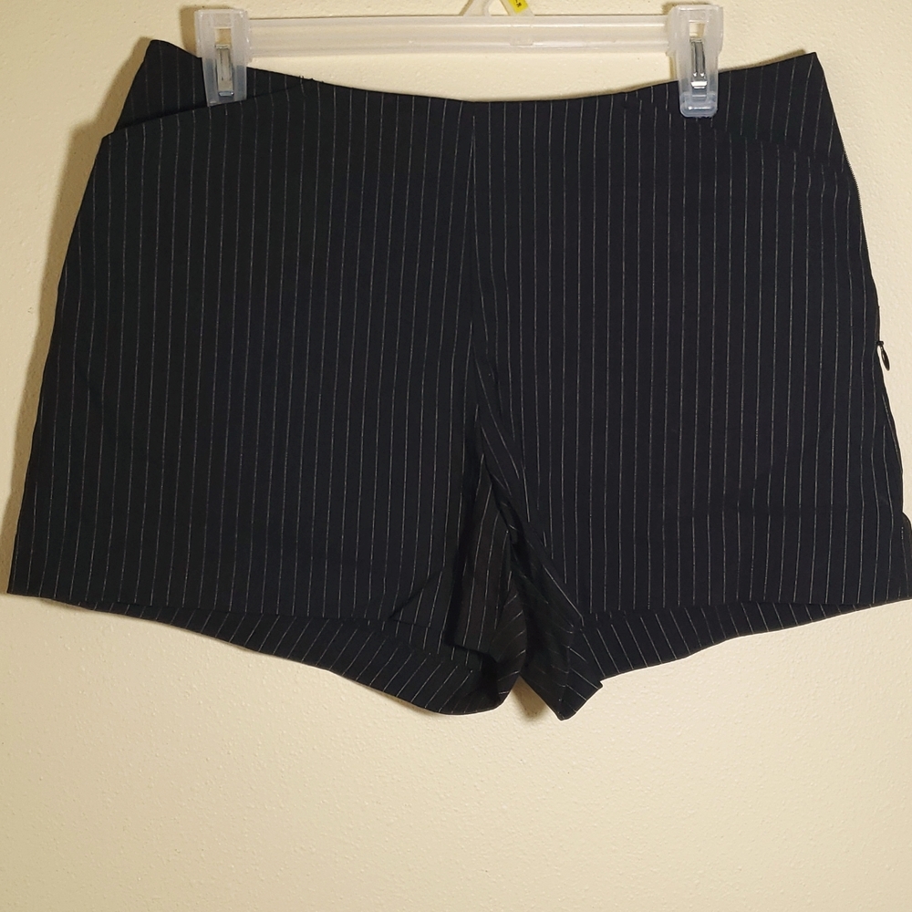 ESPRIT pinstripe stretchy shorts